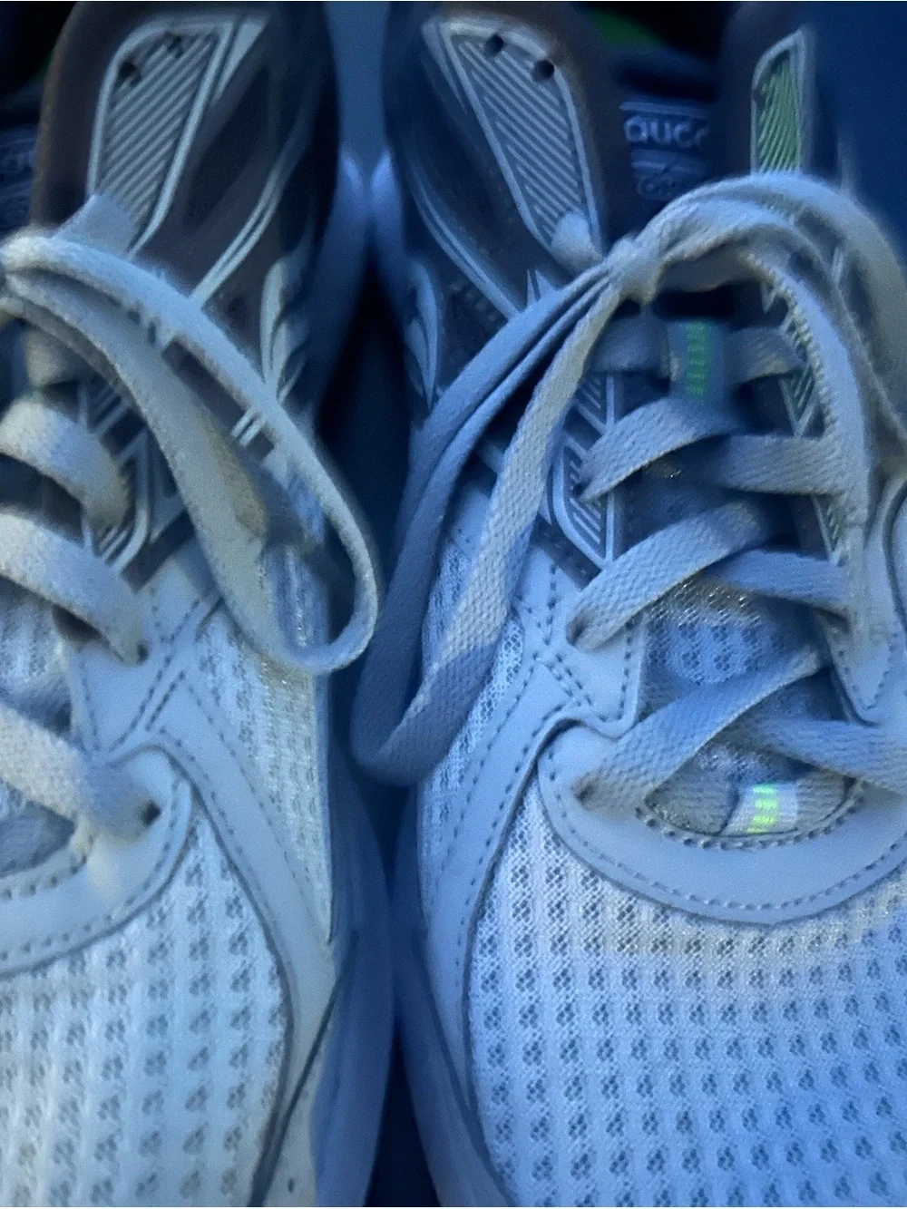 Saucony breathable light